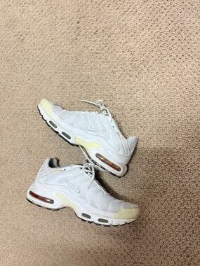 Nike White and Cream Air Max Low-Top Sneakers